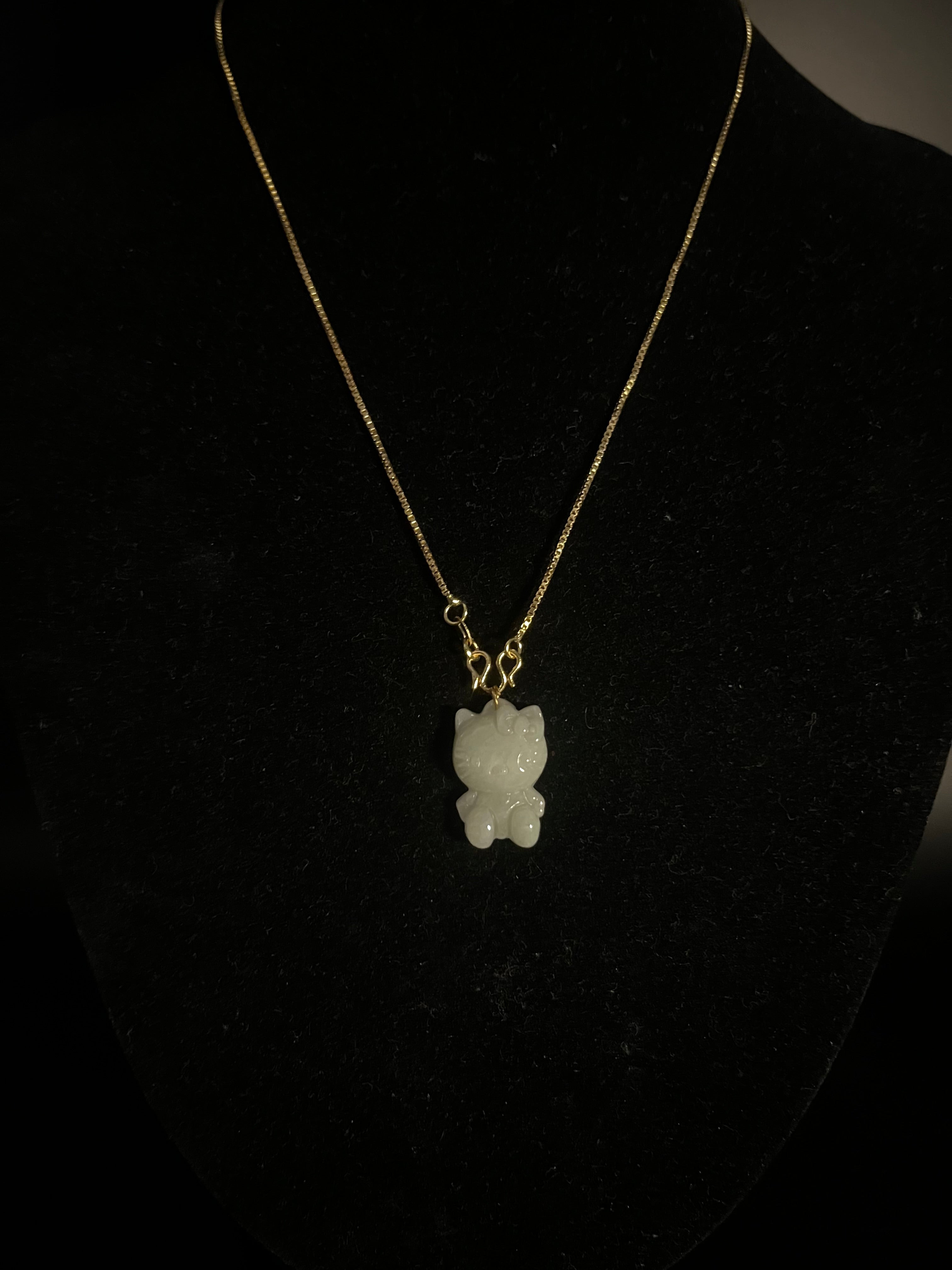 JADE HELLO KITTY + THIN CHAIN